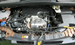 Ford C-Max jaki silnik wybrać? Odkryj najlepsze opcje silnikowe