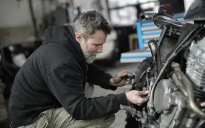 Jak zadbać o swoje auto i motocykl, żeby nie płakać przy warsztacie