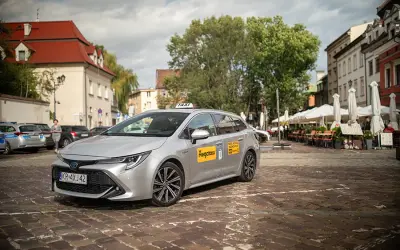 Weekendowy transport w Krakowie: sprawdź, jak Mega Taxi ratuje Ci czas i nerwy