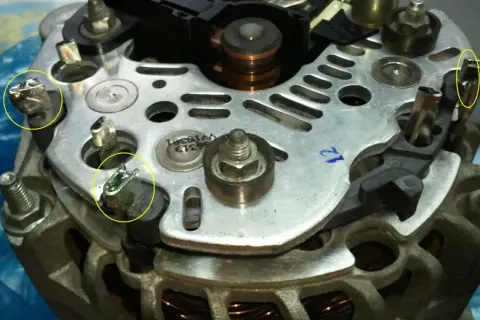 Jak zdemontować alternator Opel Zafira A - uniknij kosztownych błędów