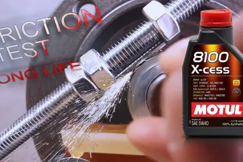 Motul 8100 X-Cess 5W40 opinie – czy warto zainwestować w ten olej?