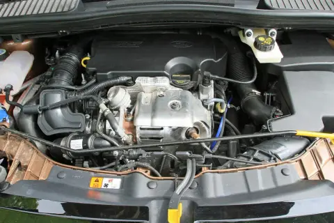 Ford C-Max jaki silnik wybrać? Odkryj najlepsze opcje silnikowe