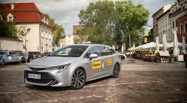Weekendowy transport w Krakowie: sprawdź, jak Mega Taxi ratuje Ci czas i nerwy